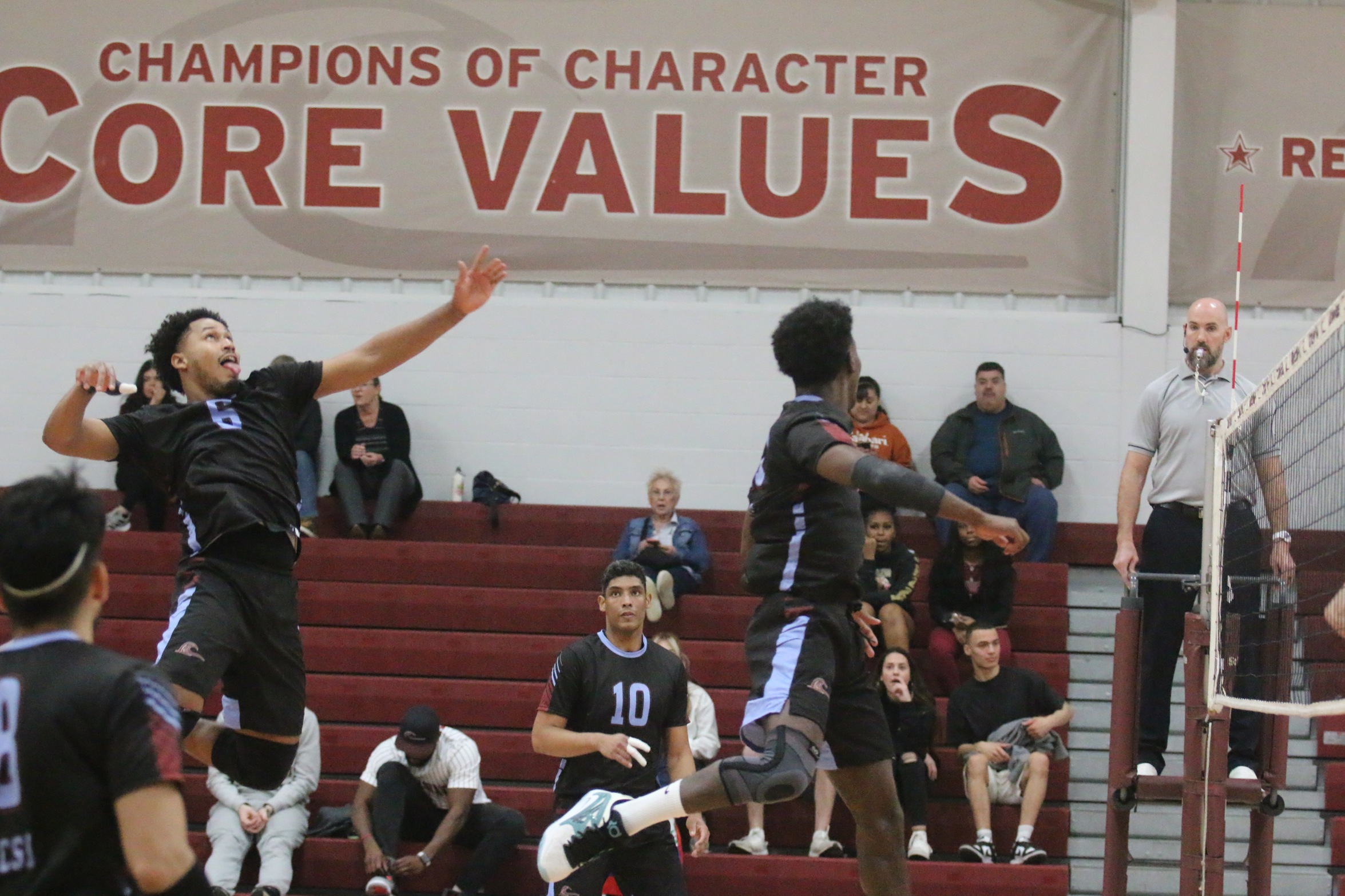 Crimson Wave Men&rsquo;s Volleyball wins third straight with win over Trinity Christian