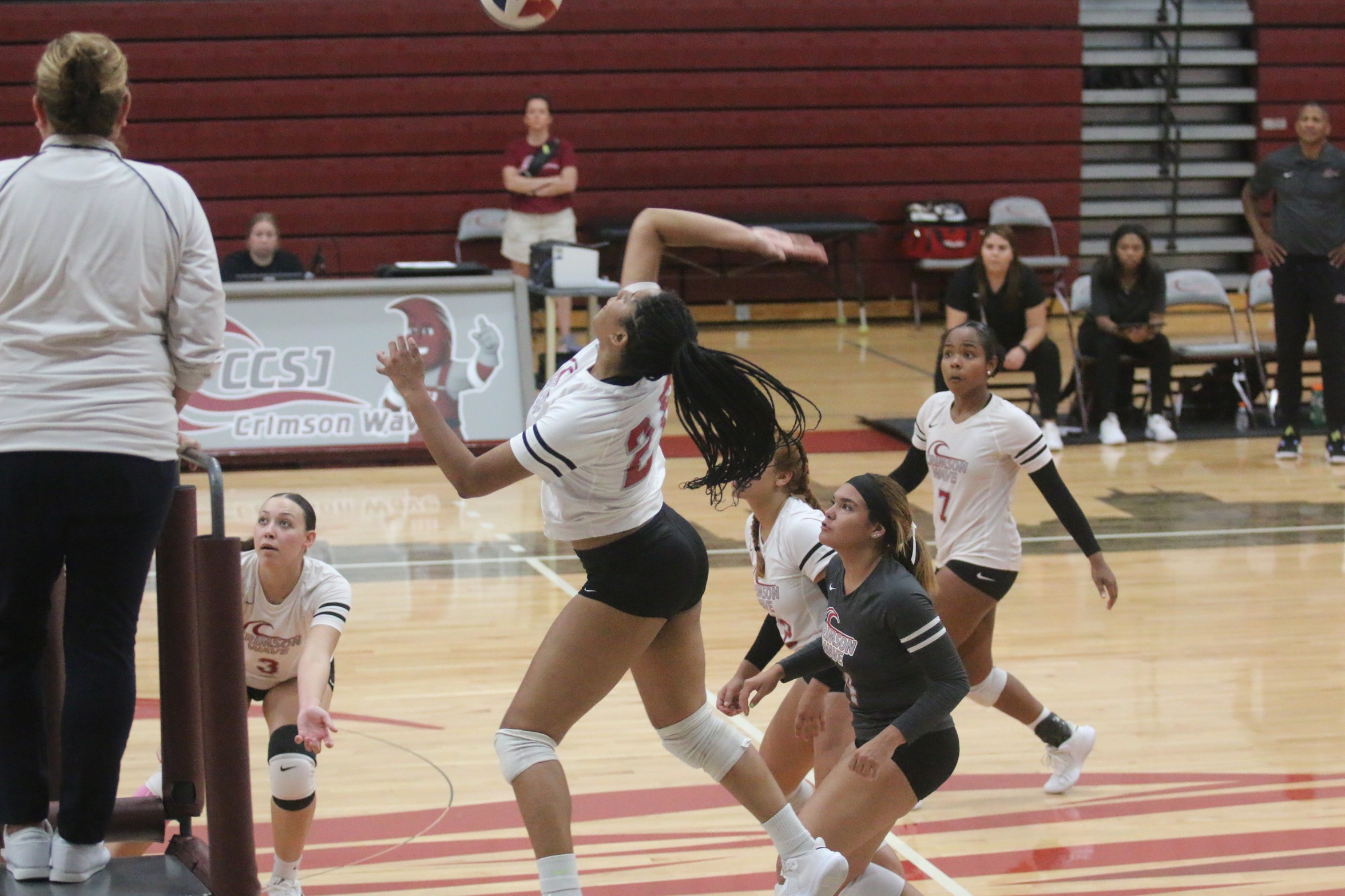 Women’s Volleyball earns fourth straight win with first-ever defeat of St. Xavier